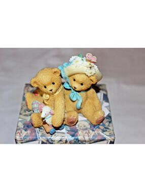 ENESCO – CHERISHED TEDDIES 597392 CHELSEA & DAISY © 1999 "OLD FRIENDS ALWAYS FIN